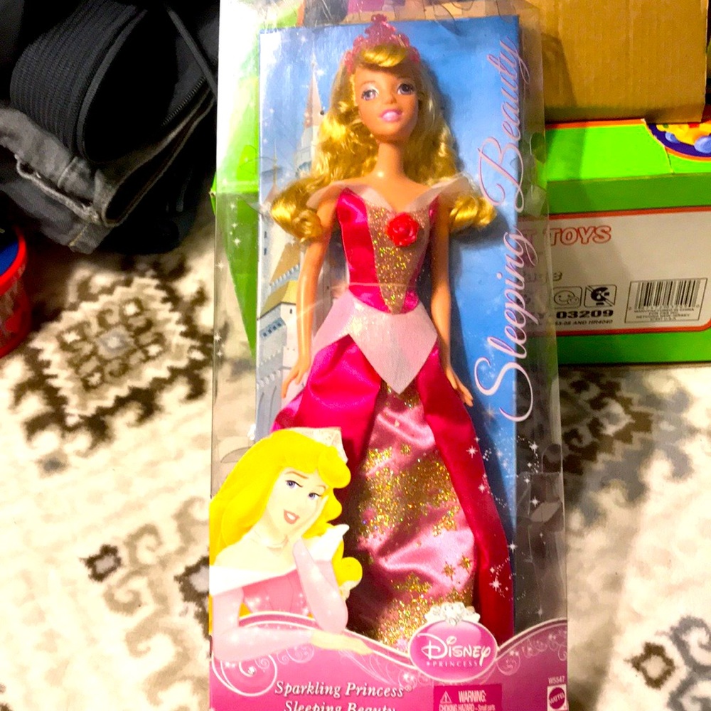 SLEEPING BEAUTY - Picture 2 of 8